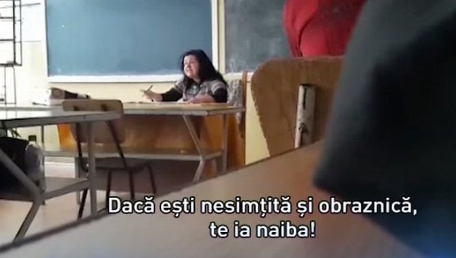 Scandal într-o sală de cursuri din judeţul Dâmboviţa. Profesoara şi elevii săi se înjură ca la uşa cortului - VIDEO