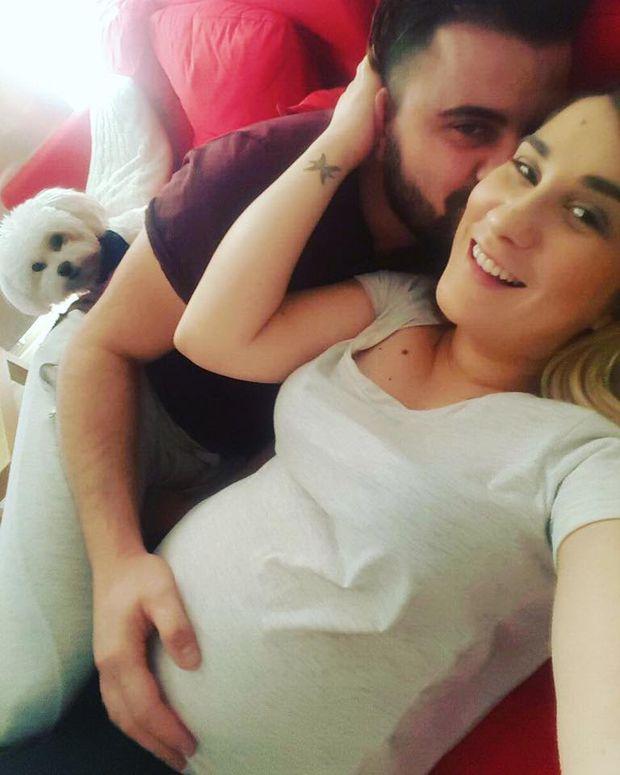 O cântăreaţă de la noi a născut. Prima imagine cu bebeluşul (Foto) 412046