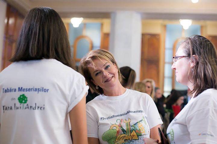 Cum arată Mona Nicolici la 10 ani de când nu mai prezintă ştirile (Foto) 412114