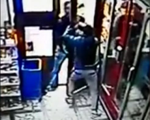 Tânăr bătut crunt de un hoţ, după ce a avertizat o femeie că îi este furat portofelul. Ce a urmat după câteva zile!