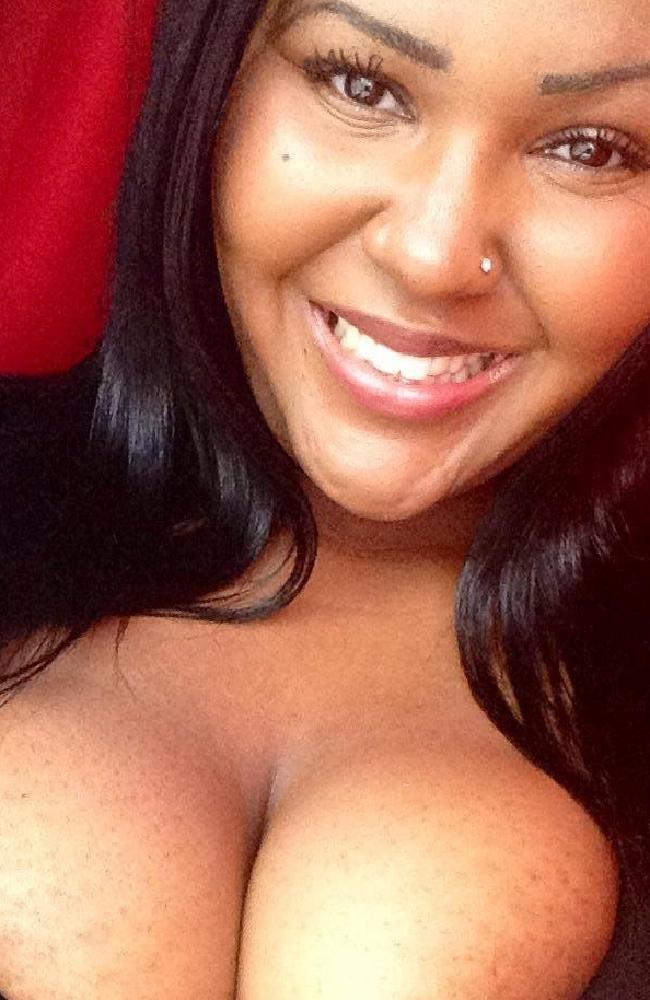 Dată jos din montagne russe din cauza sânilor. Cum arată femeia (Foto) 412263