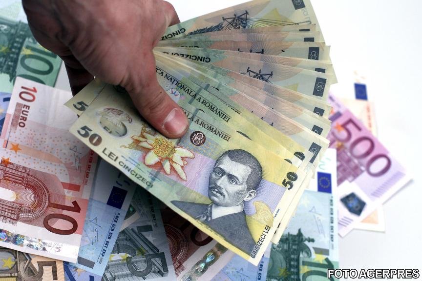 Un român și-a redus cu 100 de euro rata la bancă, după ce a negociat eliminarea unui comision. Cât economisește până la achitarea integrală a creditului