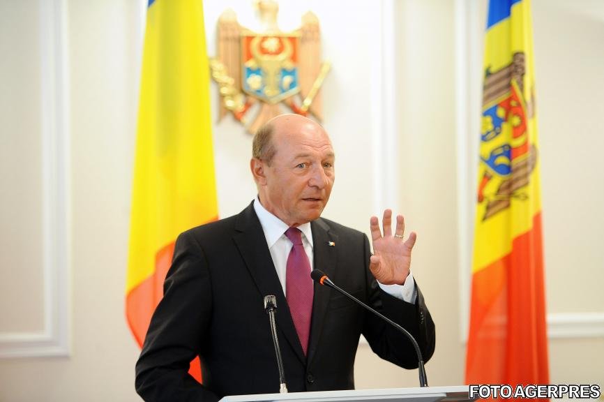 Traian Băsescu depune jurământul pentru a deveni cetăţean al Republicii Moldova 