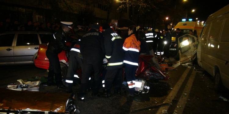 Accident în lanț în Brăila. Șoferul vinovat, cu permisul suspendat, a decedat la spital