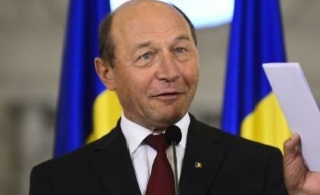 Ce i-a trimis Klaus Iohannis lui Băsescu de ziua lui
