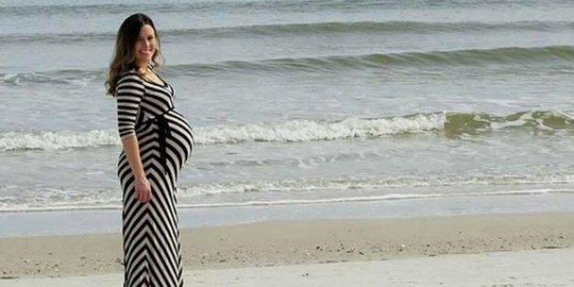 Şi-a luat soţia însărcinată la plimbare pe malul unei ape şi i-a făcut o poză. Ce au descoperit când au ajuns acasă i-a lăsat fără grai. „A fost un semn” 414546