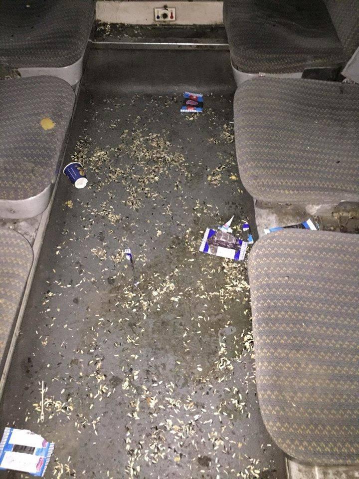 Imagini din trenurile din România. Ce transportă și ce lasă în urmă călătorii 414886