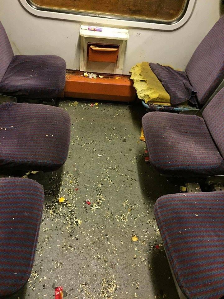 Imagini din trenurile din România. Ce transportă și ce lasă în urmă călătorii 414888