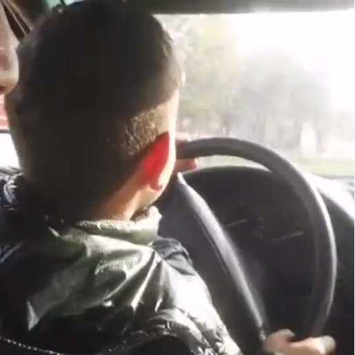 Imagini revoltătoare! Copil la volan pe o şosea din România - VIDEO 