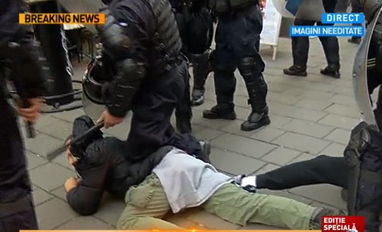ROMÂNIA - POLONIA. Bătaie între suporterii polonezi în Centrul vechi. Șase oameni au fost reținuți, o persoană e rănită