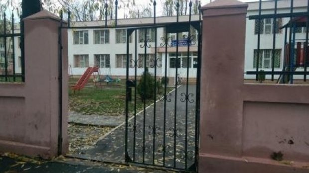 Se întâmplă în România! Hoţii de fier vechi au ajuns să fure poarta unei grădiniţe
