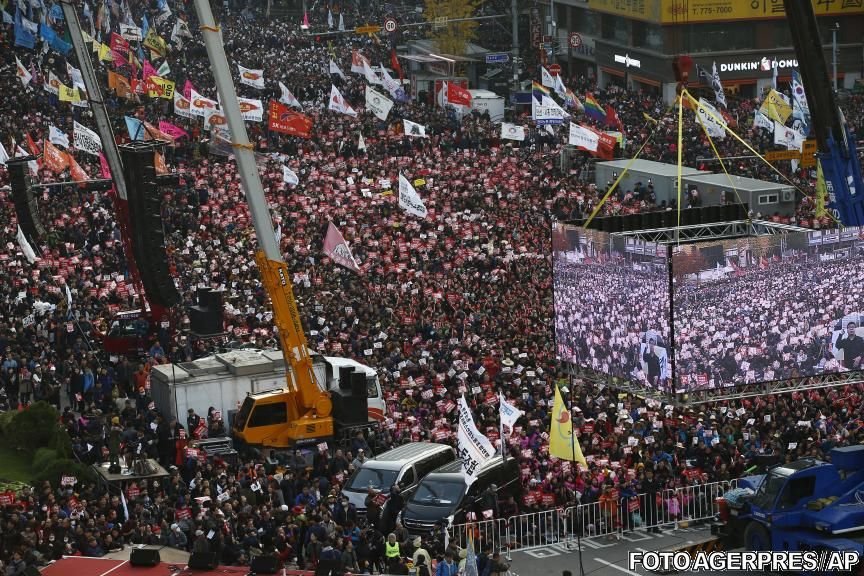 Sute de mii de manifestanţi sud-coreeni cer demisia preşedintei, la Seul 