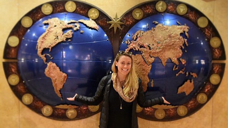 Are 27 de ani şi a vizitat aproape toate ţările de pe Pământ. Povestea incredibilă a unei tinere din SUA care își trăiește visul! 