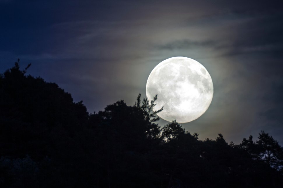 Horoscop 14 noiembrie. Cum ne afectează Super Luna. Mare atenție, toate zodiile sunt vizate de această energie