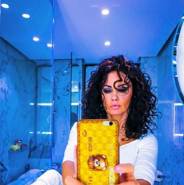 Oana Zăvoranu şi-a schimbat din nou look-ul 416285