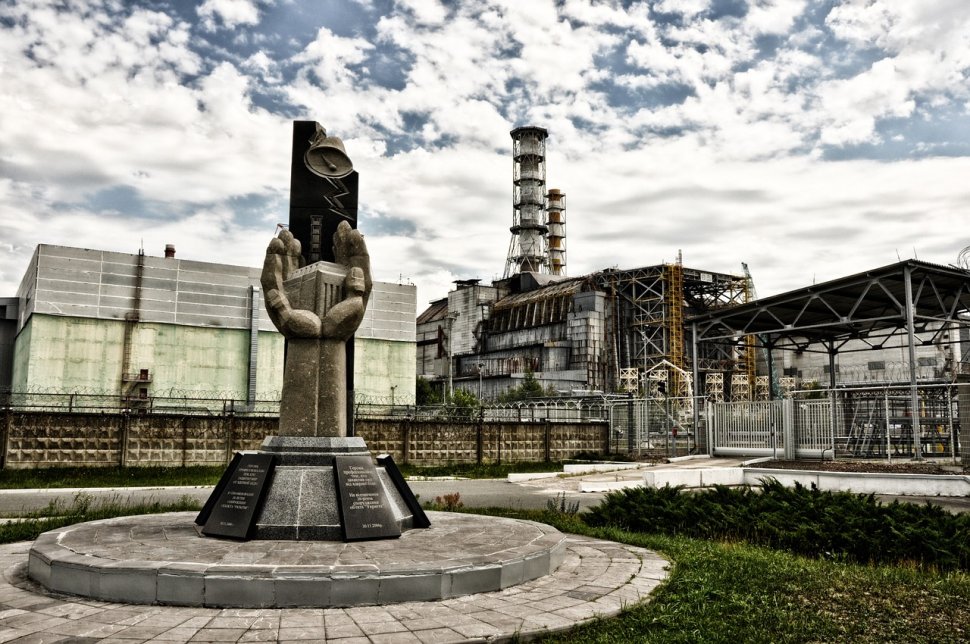 Un scut uriaș este plasat deasupra centralei de la Cernobîl
