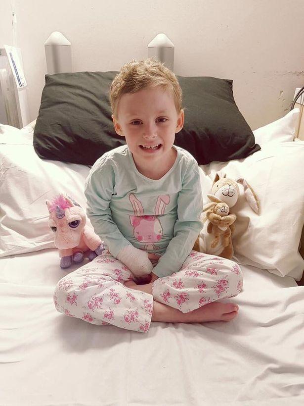 Lupta unei fetițe de patru ani cu cancerul a încetat. O lume întreagă o plânge 417527