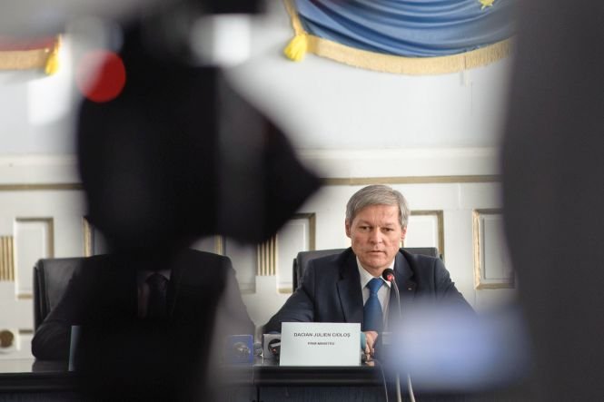 Sondaj: Sunt românii mulțumiți de guvernarea Cioloş, după un an de zile?