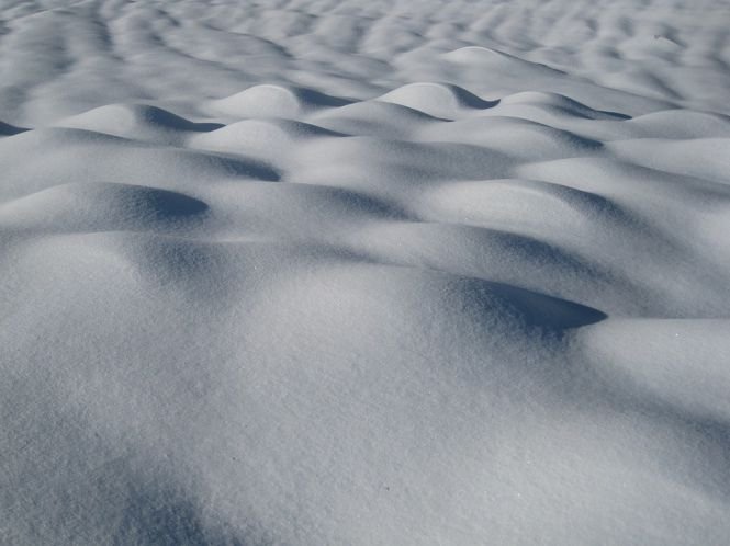 Iarnă în Făgăraș: stratul de zăpadă depășește 30 de centimetri. Este risc de avalanșă