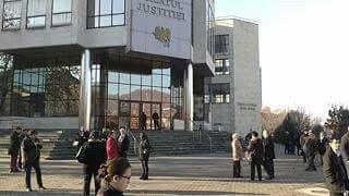 Alertă cu bombă la Palatul de Justiţie din Baia Mare. Au fost suspendate toate ședințele 418104