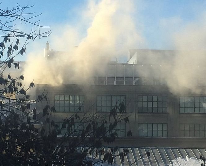 Incendiu uriaș la un centru comercial din Moscova. Peste 1.000 de oameni au fost evacuați