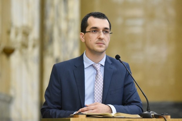 Ministrul Sănătății, acuzat că blochează de șapte luni transplantul de plămâni în România. Explicația lui Vlad Voiculescu