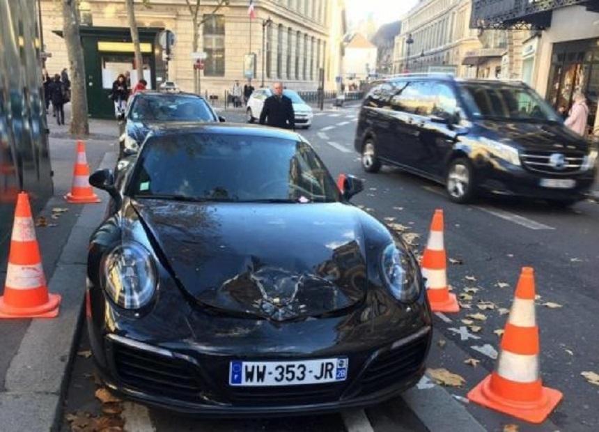 Și-a parcat neregulamentar mașina Porsche Carrera în centrul Parisului și ce a urmat l-a scos din minți. Vrea să dea în judecată forţele de ordine 418184