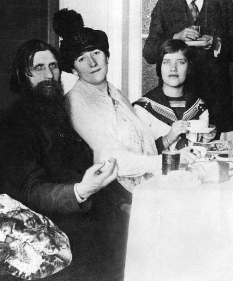 Viața nebună a fiicei lui Rasputin. Cum a reușit să scape de furia bolșevicilor