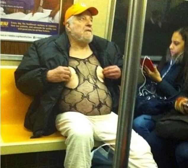 Apariție șocantă în metrou! Călătorii au crezut că nu văd bine. Ce făcea acest bătrân 418386