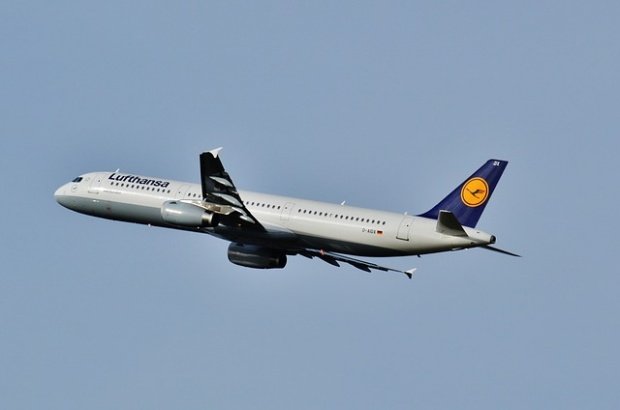 Greva de la Lufthansa continuă și sâmbătă; 30.000 de pasageri vor fi afectați
