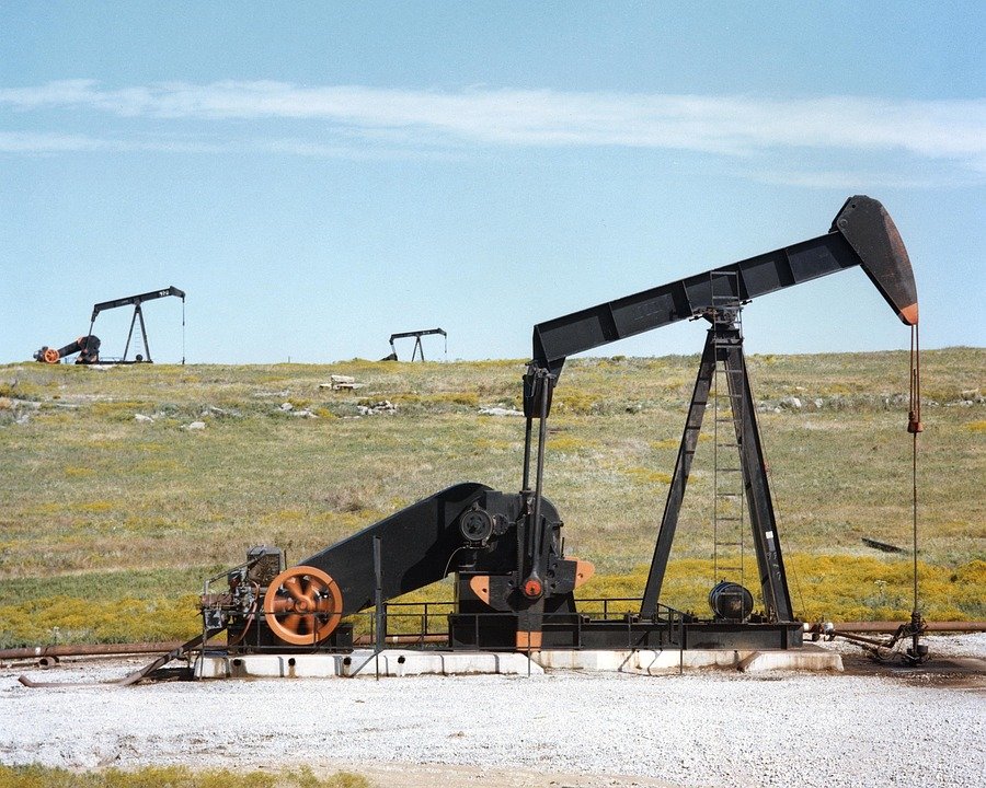 Rusia amenință cu tăierea producției de petrol