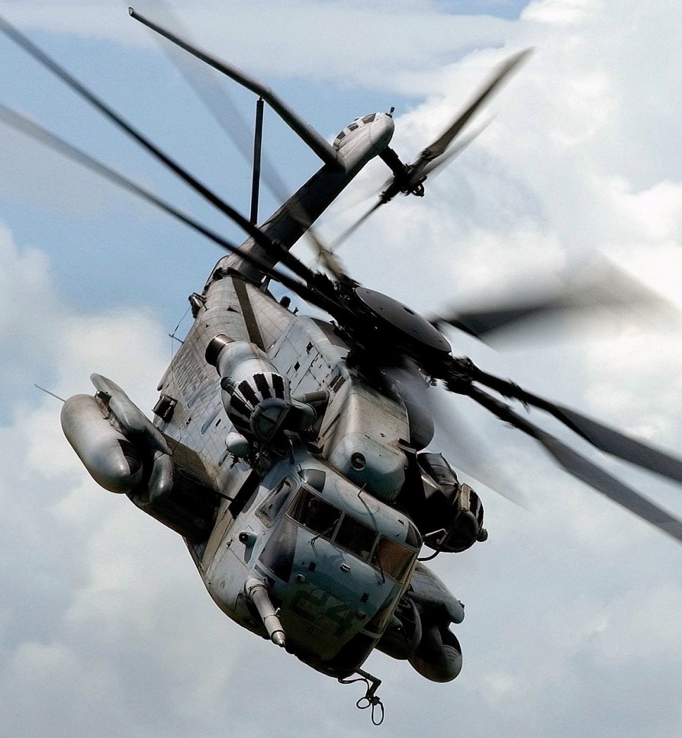 Un vas militar iranian a îndreptat armele spre un elicopter militar american. Ce a urmat