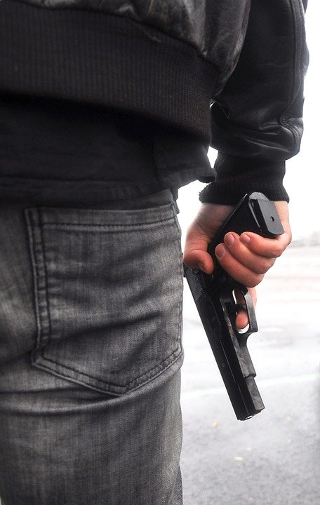 Ziua Națională. Alertă la parada de 1 decembrie. Un bărbat cu un pistol cu aer comprimat, reținut de Poliție