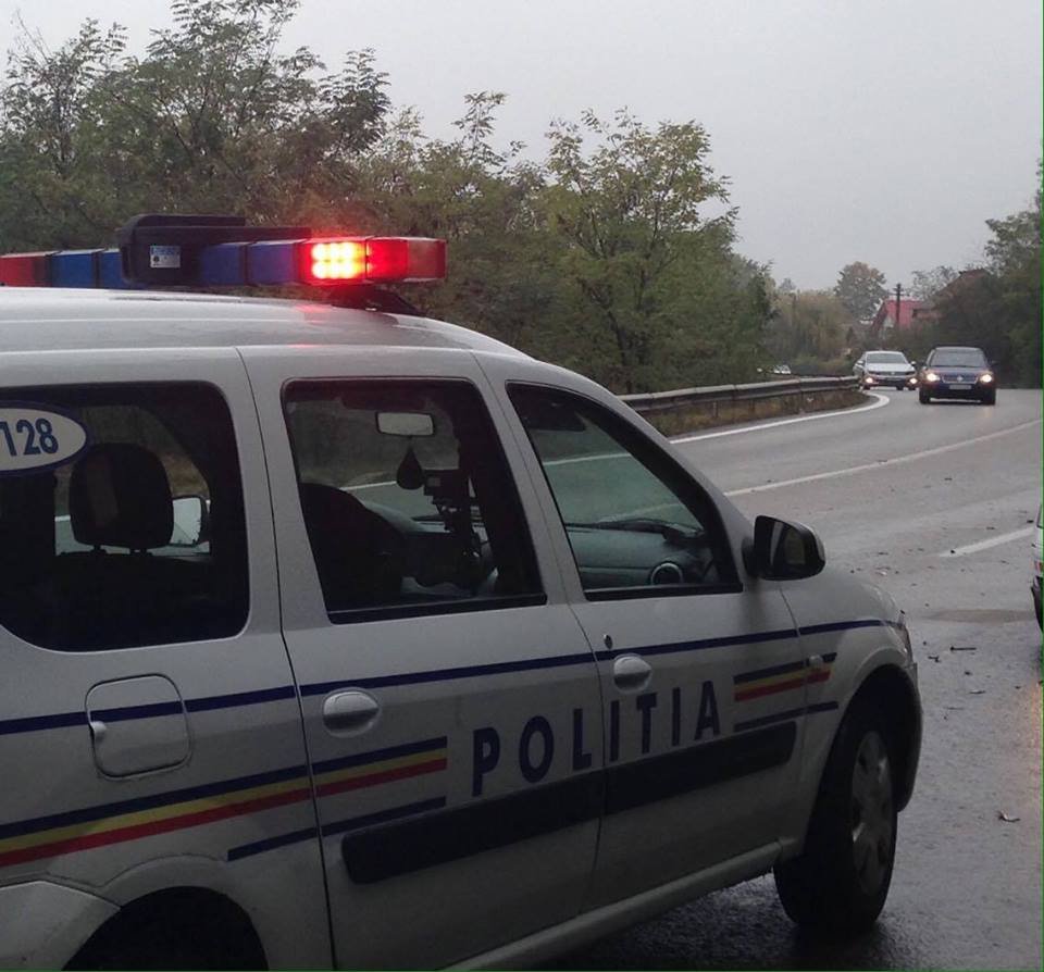 Accident cu un microbuz cu liceeni care se întorceau dintr-o excursie, în județul Buzău. Șase persoane au ajuns la spital