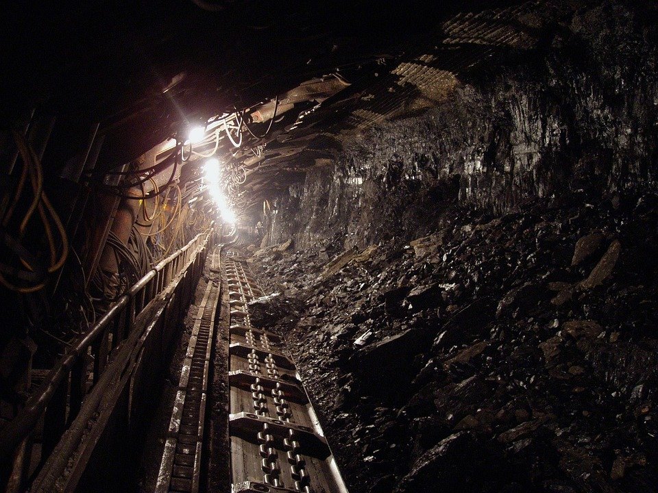 Minerii protestează în Valea Jiului. Au întrerupt lucrul și s-au blocat în subteran