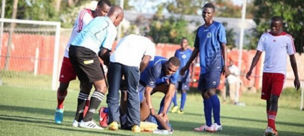 Tulburător: Un nou caz Ekeng. Un fotbalist african a murit pe gazon, la câteva momente după ce a marcat un gol