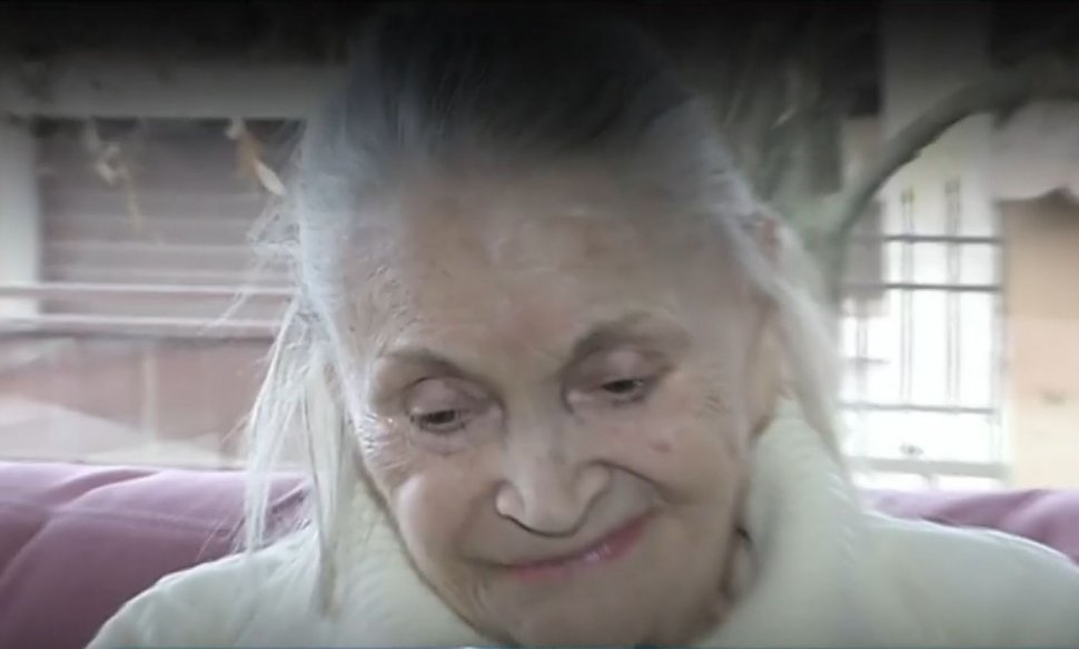 Abandonată într-un azil de bătrâni, Zina Dumitrescu n-a fost uitată de Moș Nicolae. “Avea coșulețul plin pe noptieră”