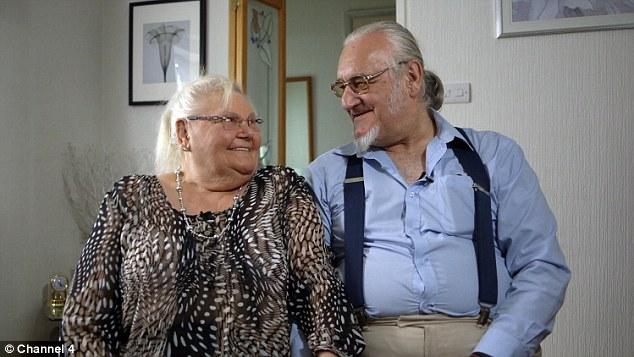 Niciodată nu este prea târziu pentru iubire! Au crezut că viața lor s-a sfârșit când partenerii lor de viață au murit. Dar apoi s-au întâlnit…. 421484