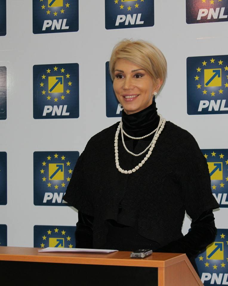  Cum arăta Raluca Turcan acum 13 ani când abia intrase în politică 422831
