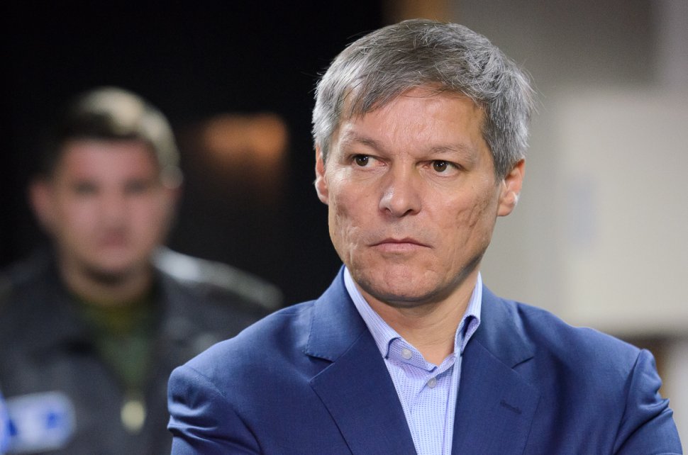 Cioloș, ordonanță-surpriză cu restricții pentru bugetari. Sindicate: Este o înțelegere Cioloș-Dragnea pentru austeritate