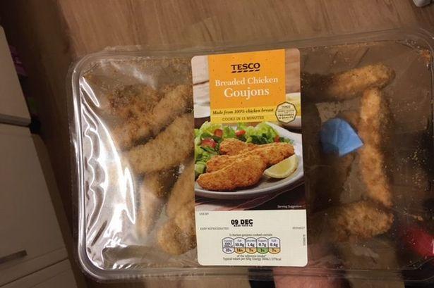 Dezgustător! Ce a găsit într-un piept de pui cumpărat de la un magazin  423360