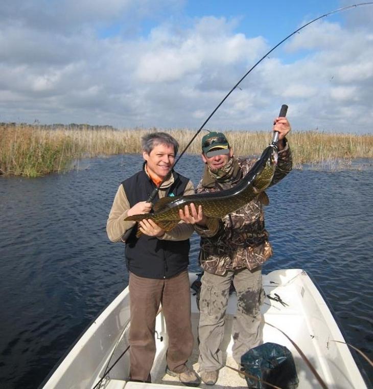 Dacian Cioloş, într-o ipostază inedită. Cum a fost fotografiat premierul României (FOTO) 423575