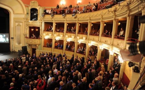 Cine este bărbatul găsit mort în clădirea Operei Române