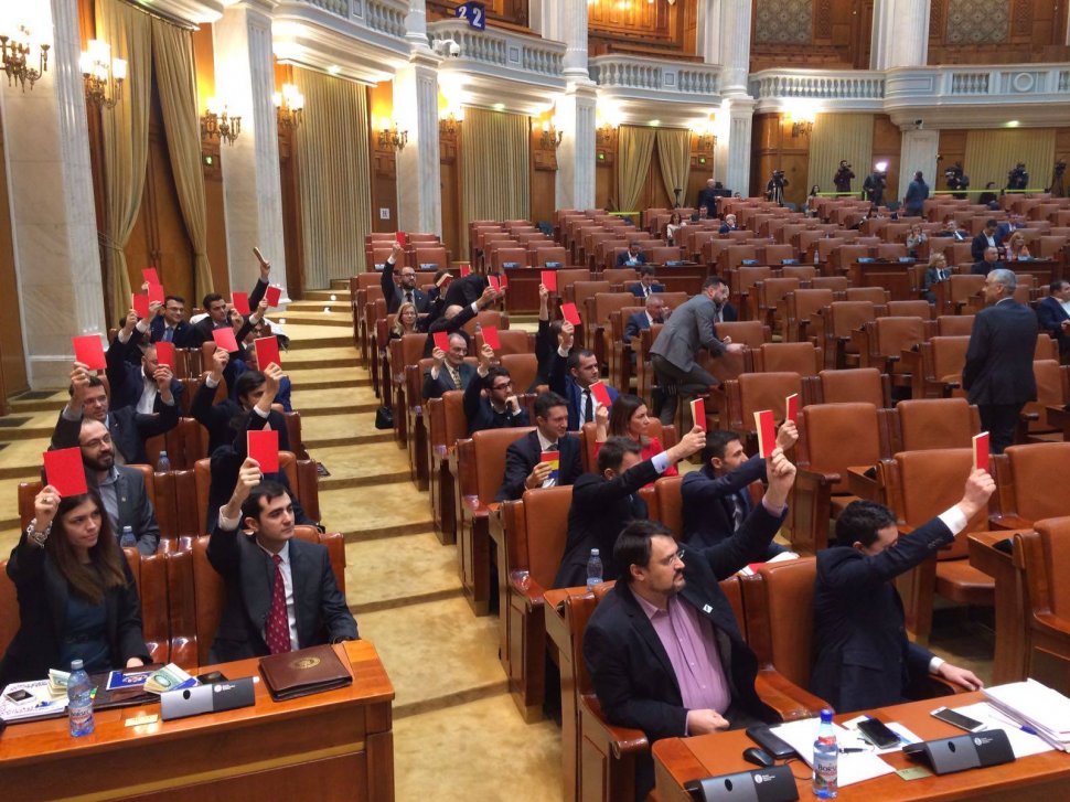 Protest în Parlament, la jurământul lui Liviu Dragnea. Ce s-a întâmplat în sală