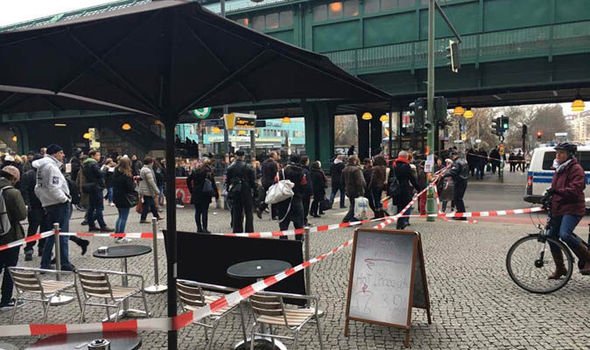 Alertă în Germania! Un centru comercial din Berlin a fost închis. Transportul în comun, oprit 