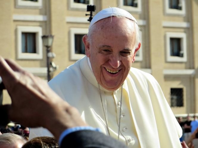 Papa Francisc a sunat la o emisiune în direct. Realizatorul TV și telespectatorii au fost uimiți