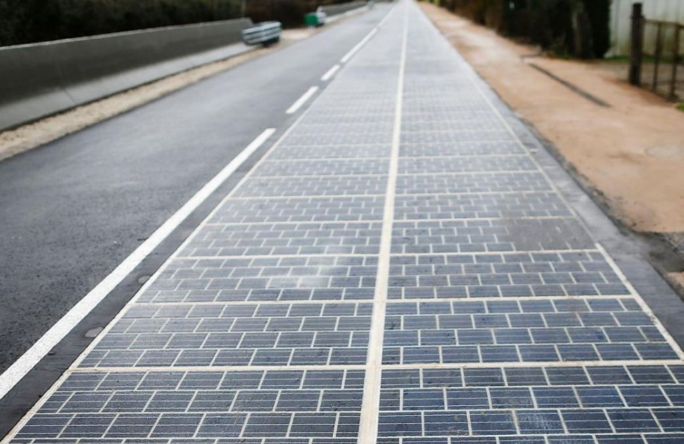 În timp ce România se chinuie cu câțiva kilometri de autostradă, Franța anunță inaugurarea primei șosele solare din lume