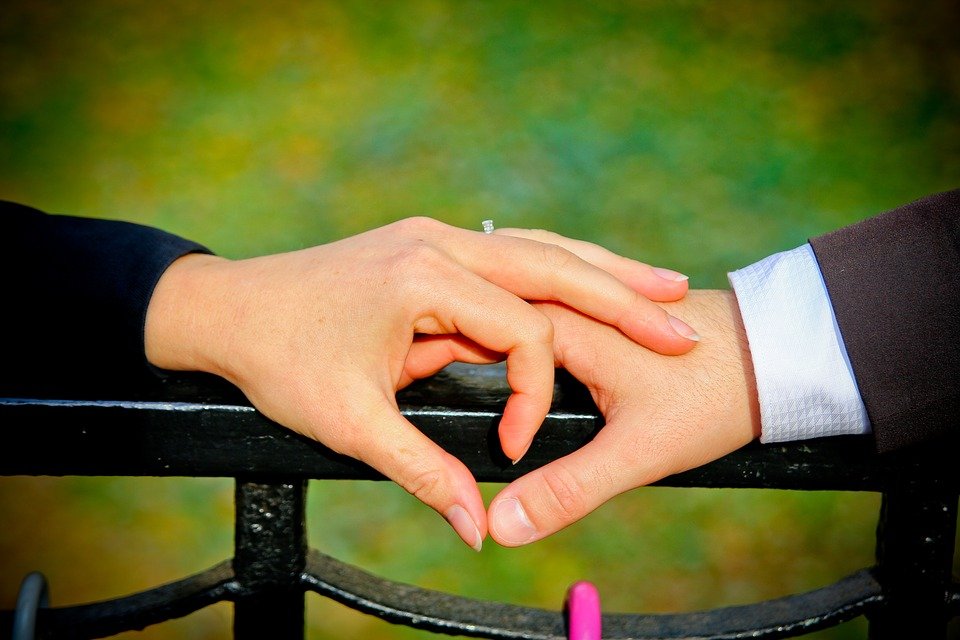 Social media schimbă definitiv modul în care tinerele sunt cerute în căsătorie