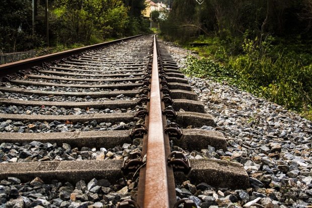 Tânără ucisă de tren, după ce încercase să se sinucidă de două ori în aceeași zi