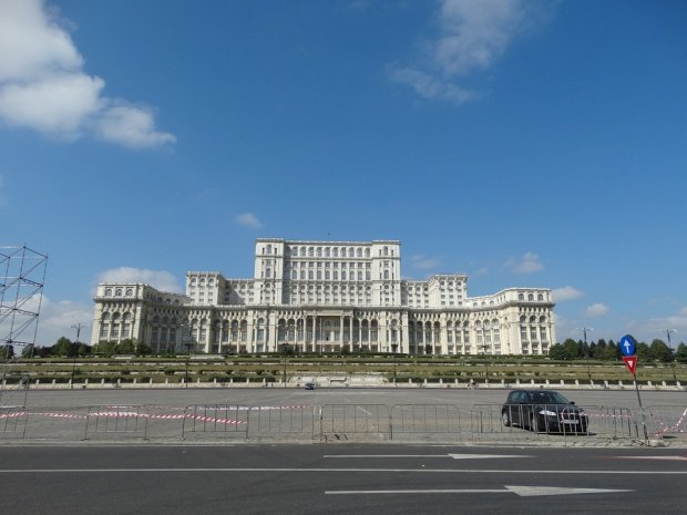 Topul celor mai ruşinoase construcţii din lume. România e pe locul doi